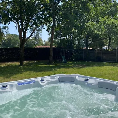 别墅 A La 拉本讷