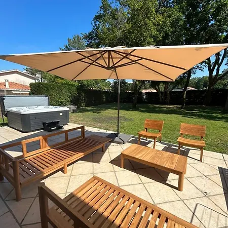 别墅 A La 拉本讷