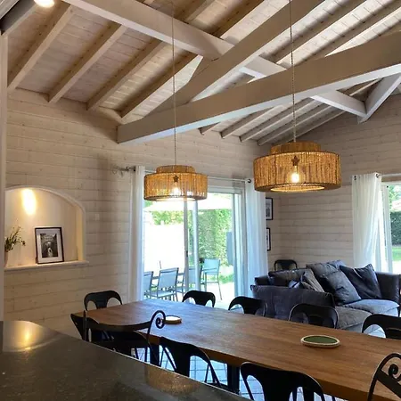 Villa A La *