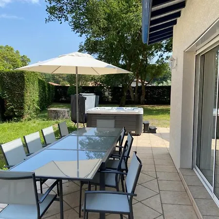 Villa A La