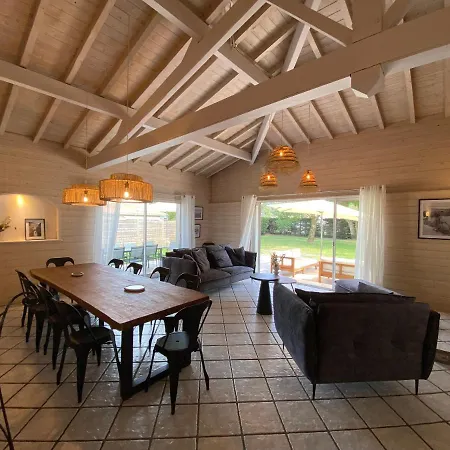 Villa A La *