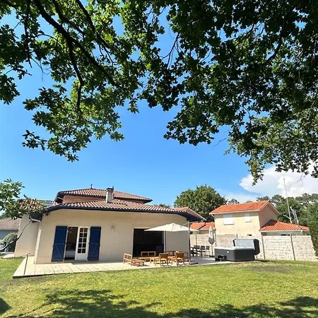 A La Villa