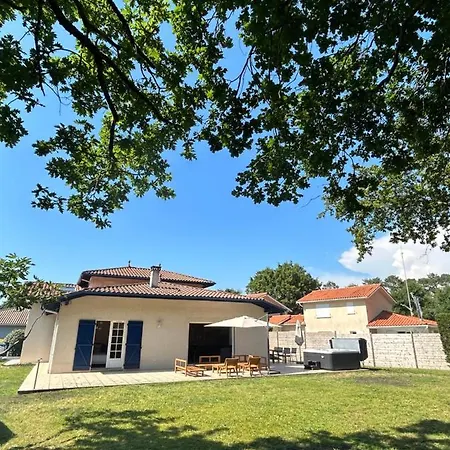A La Villa