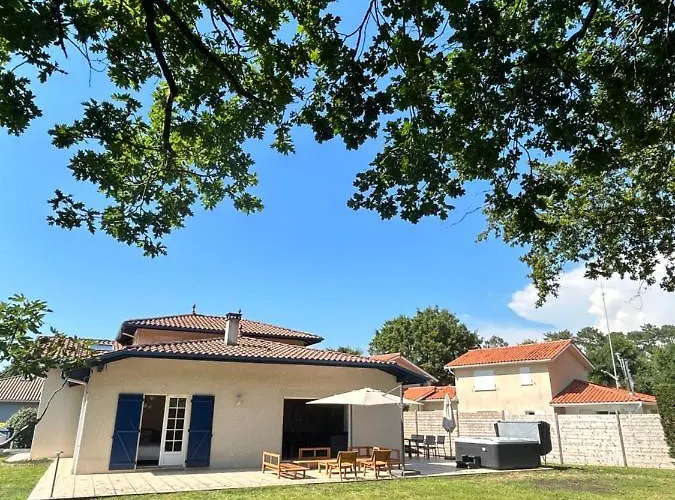 A La Villa